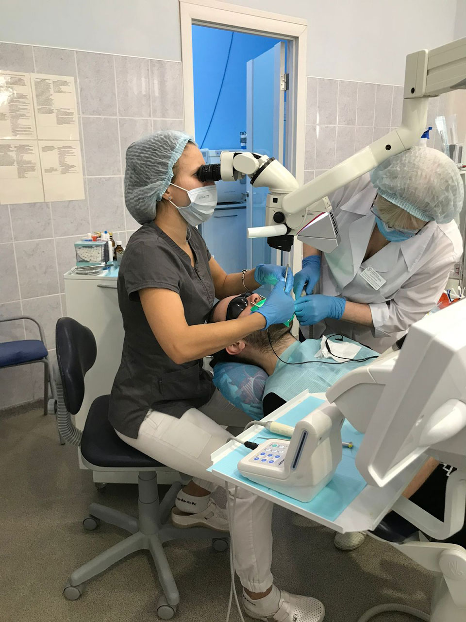 Стоматолог Олеся Дулевич с пациентом
